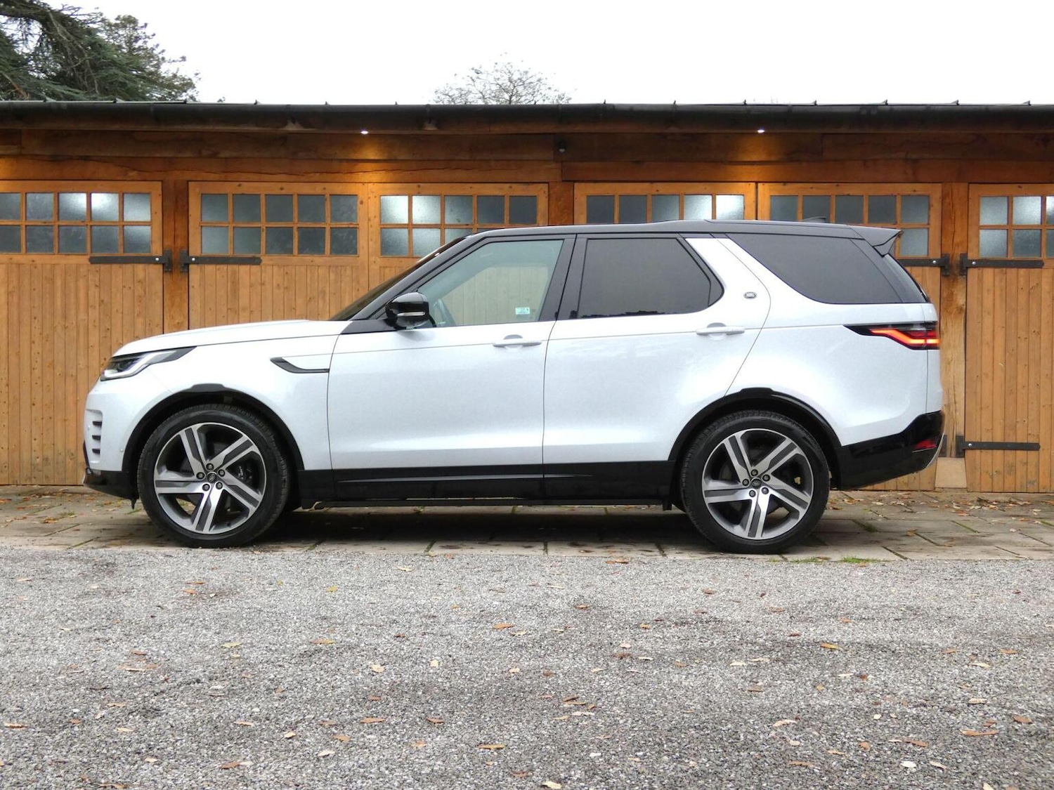 Used Land Rover Discovery 2023 for sale - 77093940: Photo 6