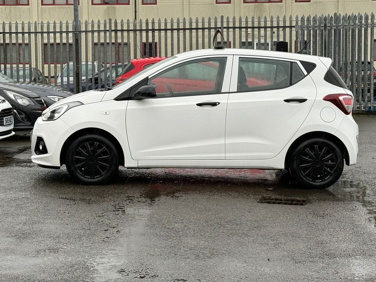 Used Hyundai i10 2015 for sale - 77347044: Photo 8