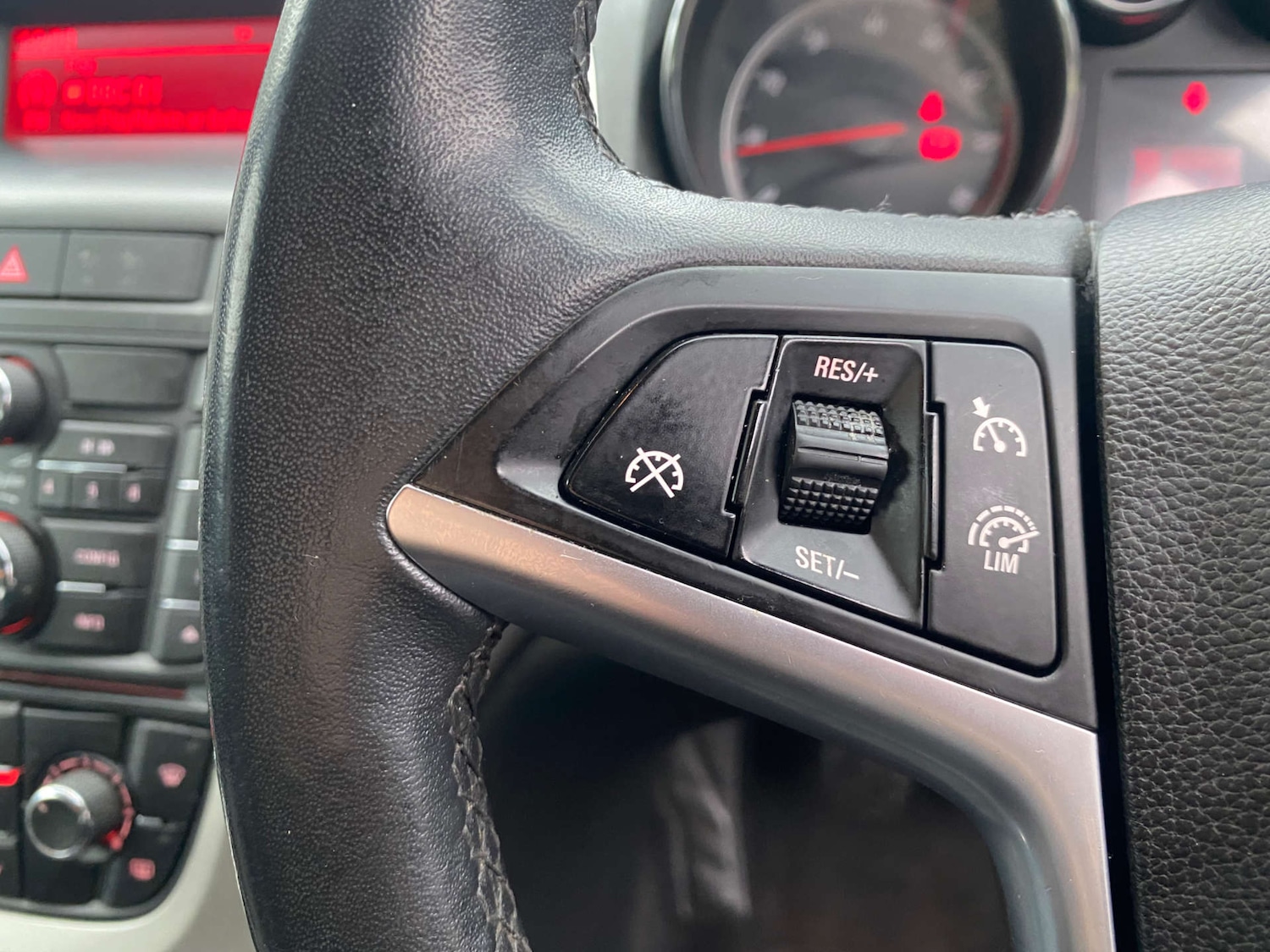 Used Vauxhall Astra 2014 for sale - 77272749: Photo 21