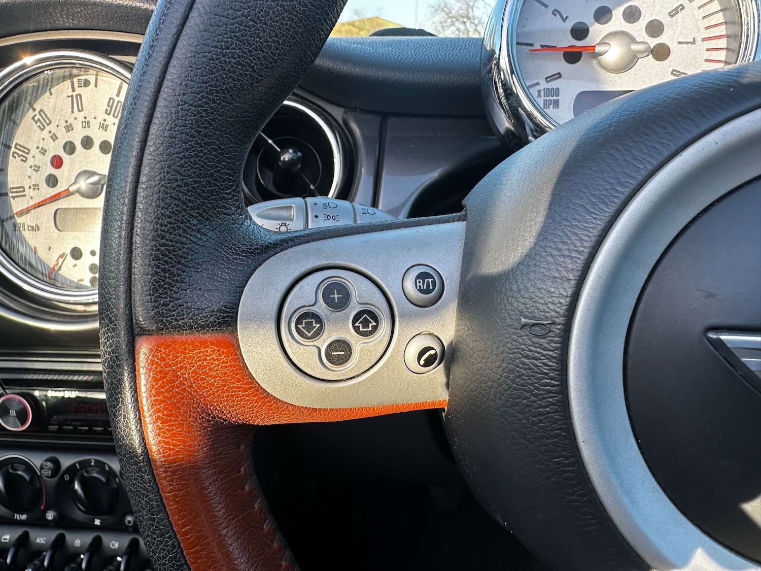 Used MINI Convertible 2008 for sale - 76892305: Photo 23