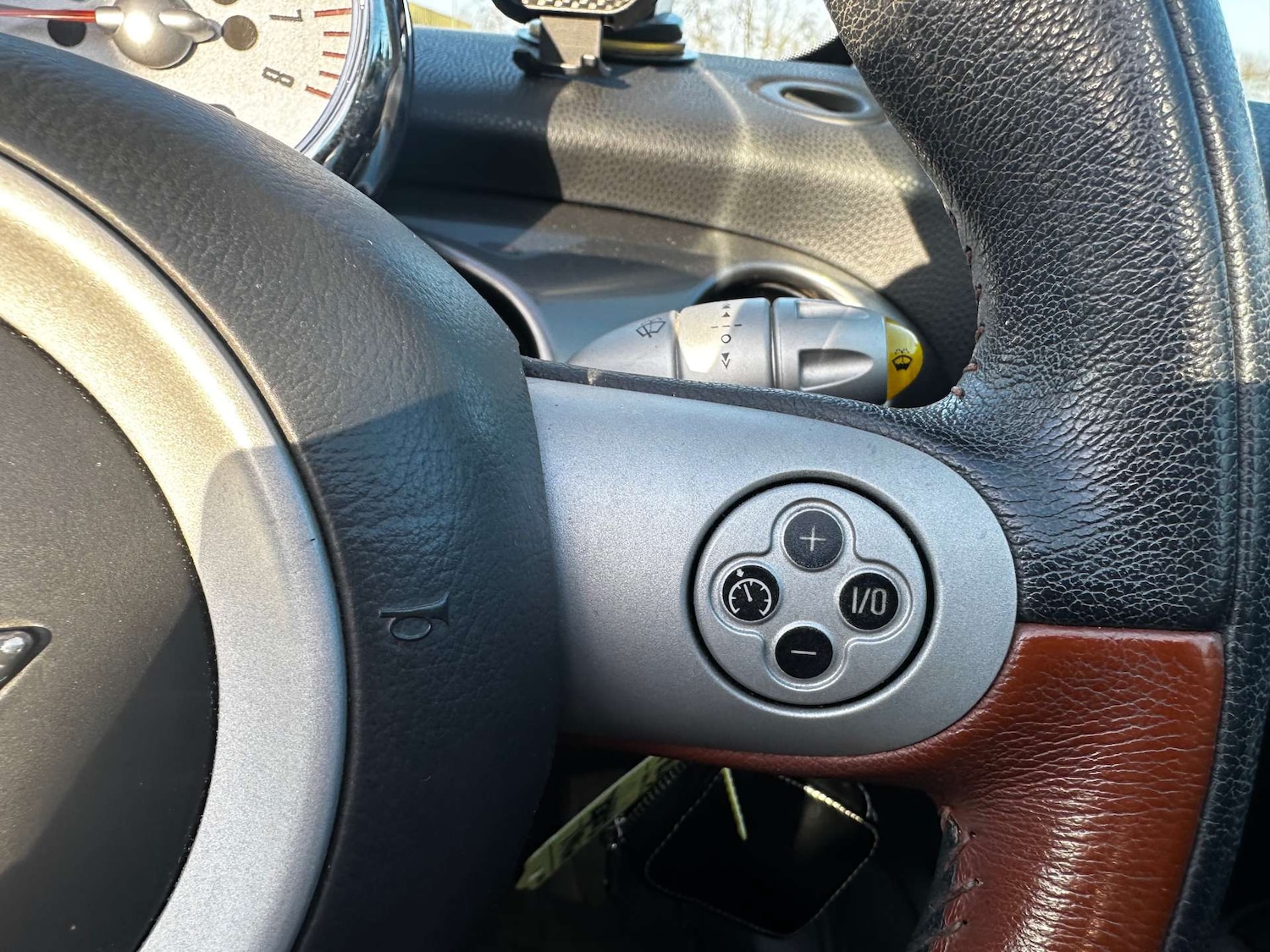 Used MINI Convertible 2008 for sale - 76892305: Photo 24