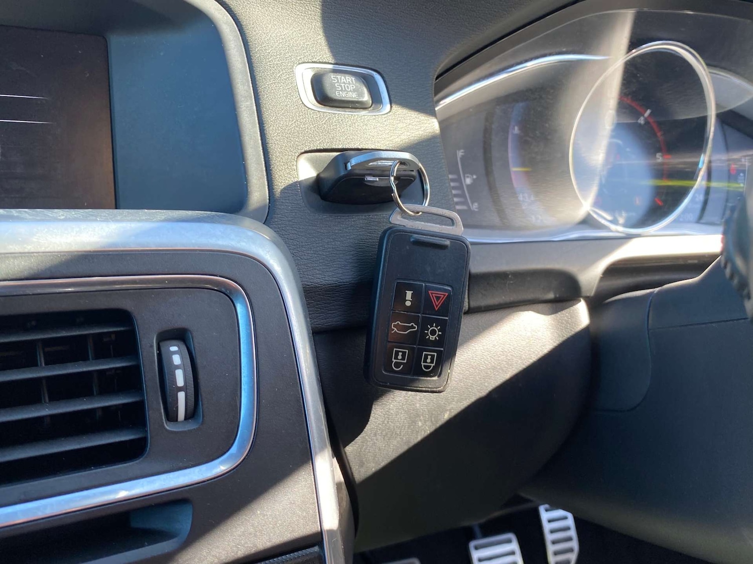 Used Volvo V60 2017 for sale - 77889956: Photo 22