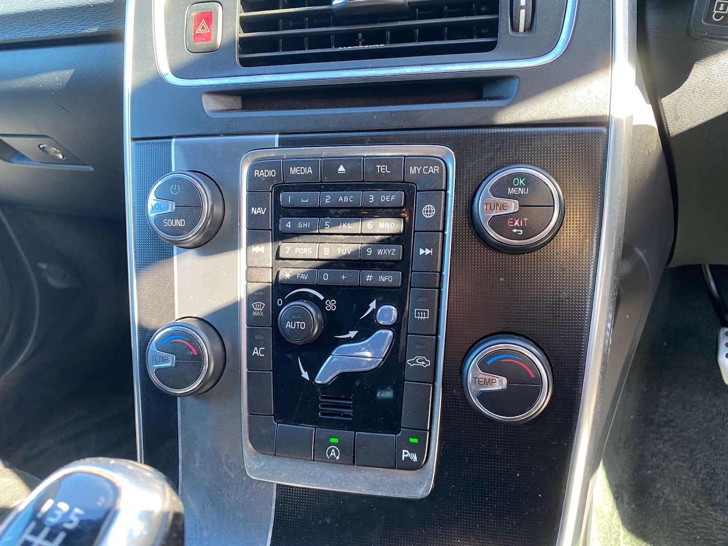 Used Volvo V60 2017 for sale - 77889956: Photo 24