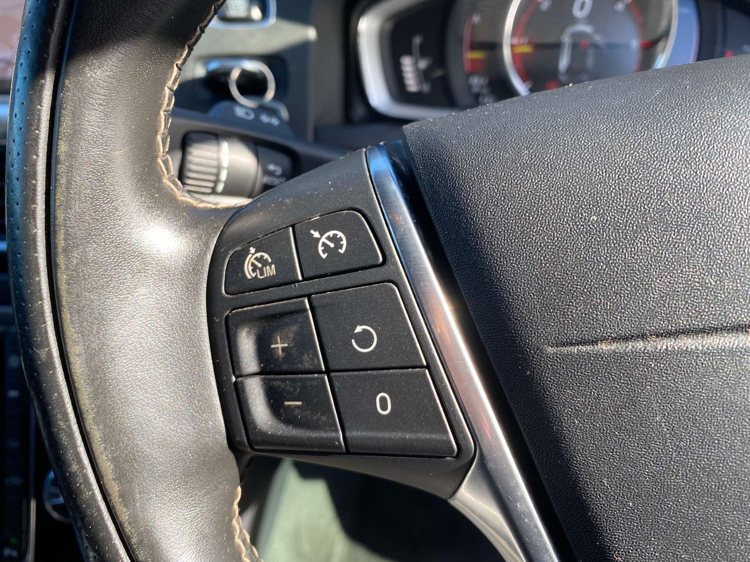 Used Volvo V60 2017 for sale - 77889956: Photo 26