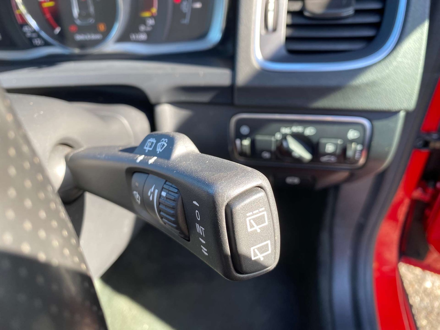 Used Volvo V60 2017 for sale - 77889956: Photo 28