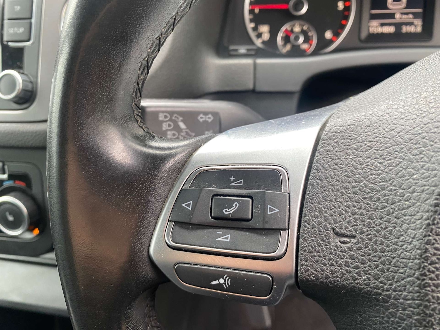 Used Volkswagen Tiguan 2011 for sale - 78122998: Photo 22