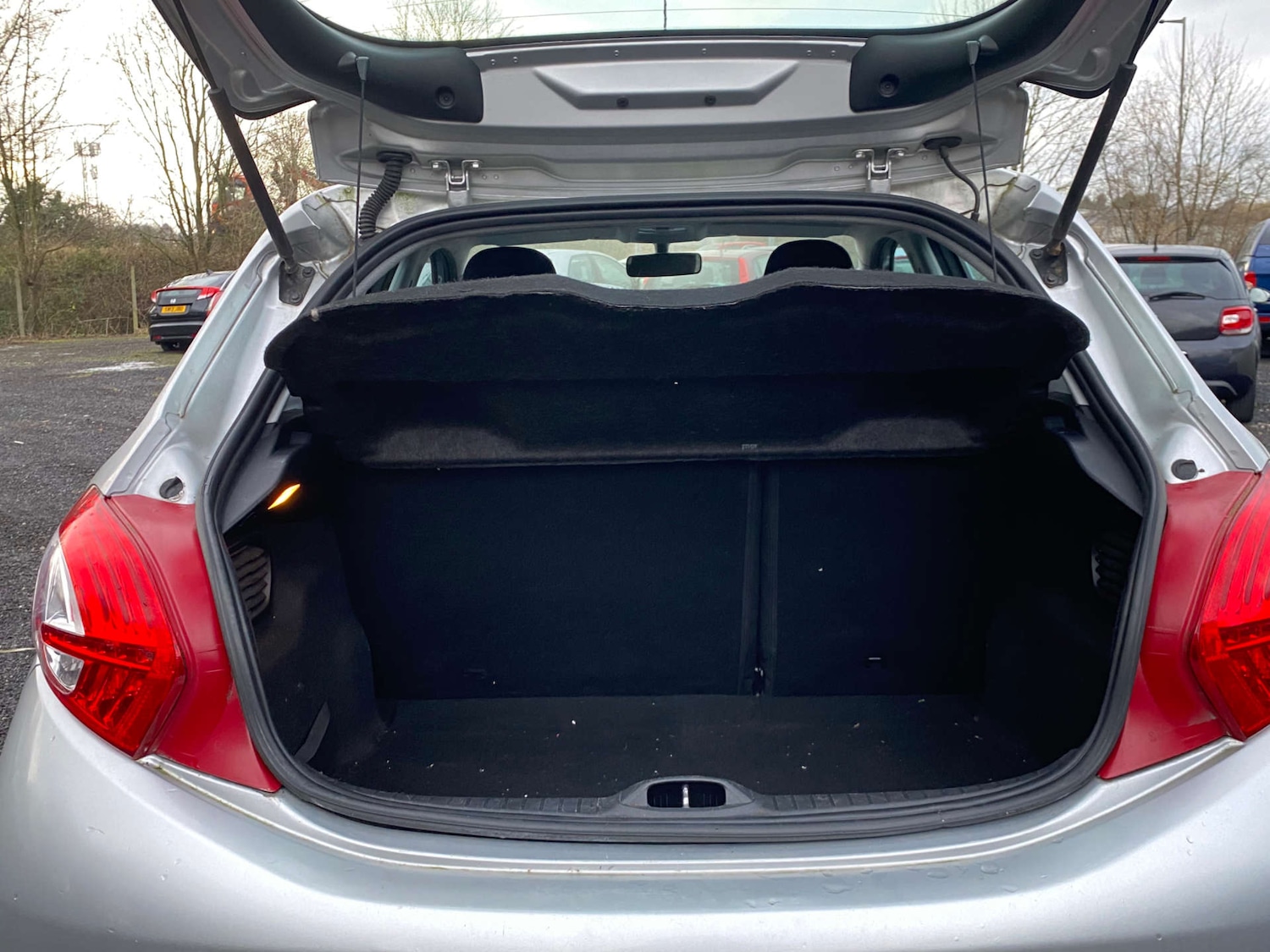 Used Peugeot 208 2012 for sale - 77151100: Photo 10