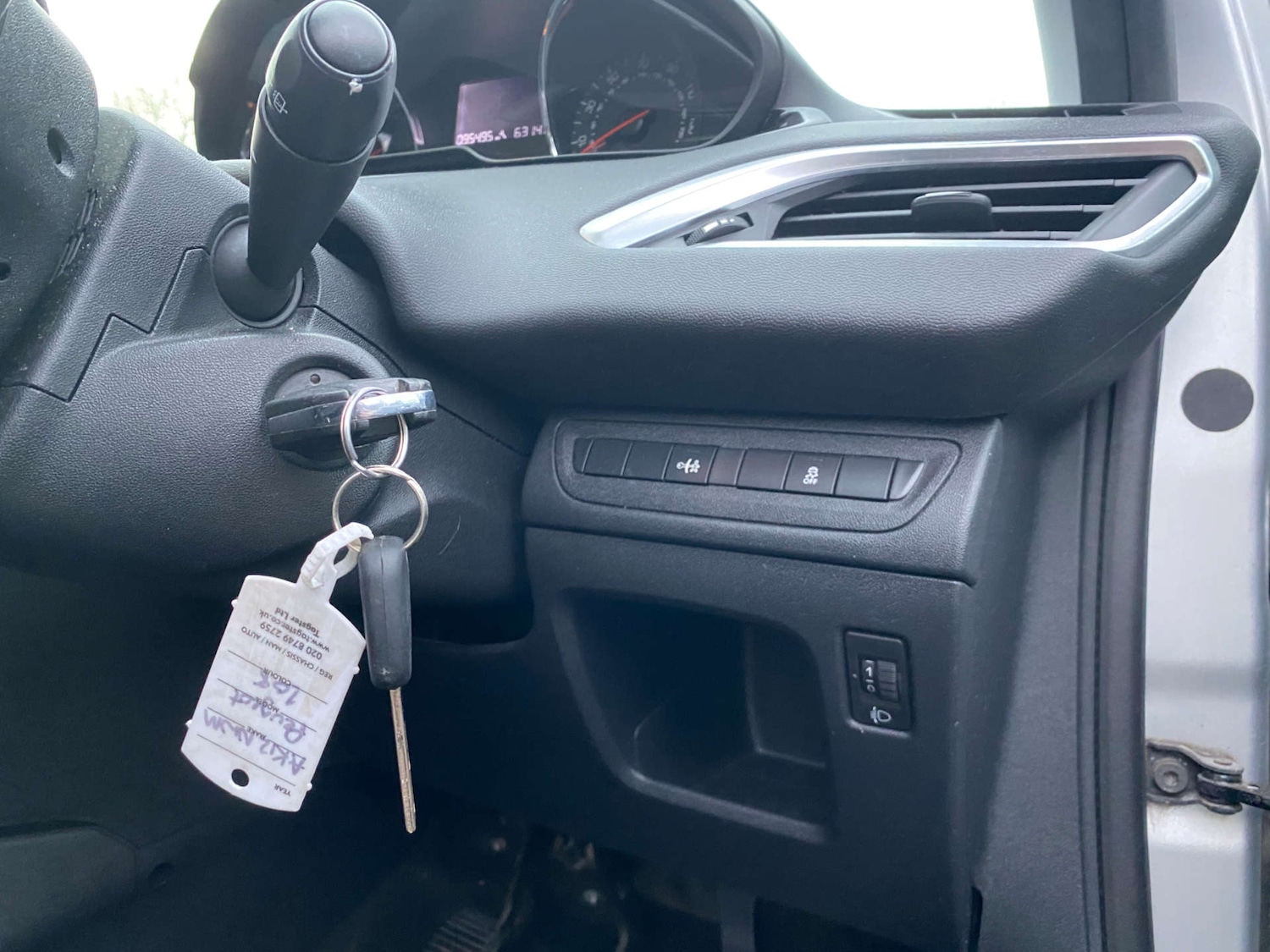 Used Peugeot 208 2012 for sale - 77151100: Photo 16