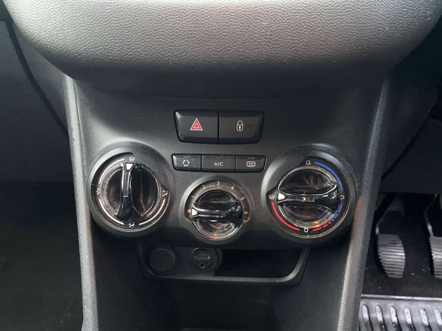 Used Peugeot 208 2012 for sale - 77151100: Photo 21