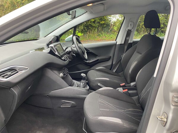 Used Peugeot 208 2013 for sale - 76280325: Photo 15