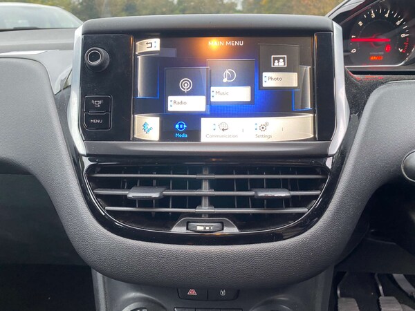 Used Peugeot 208 2013 for sale - 76280325: Photo 16
