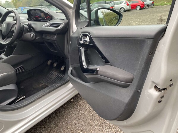 Used Peugeot 208 2013 for sale - 76280325: Photo 28