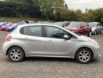Used Peugeot 208 2013 for sale - 76280325: Photo 3