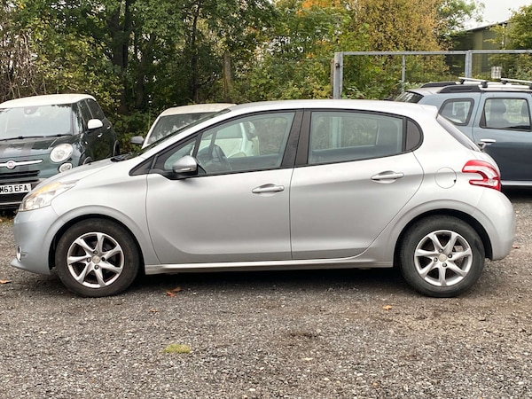 Used Peugeot 208 2013 for sale - 76280325: Photo 6