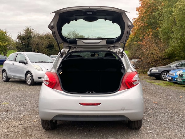 Used Peugeot 208 2013 for sale - 76280325: Photo 8