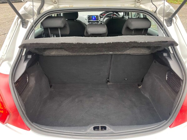 Used Peugeot 208 2013 for sale - 76280325: Photo 9
