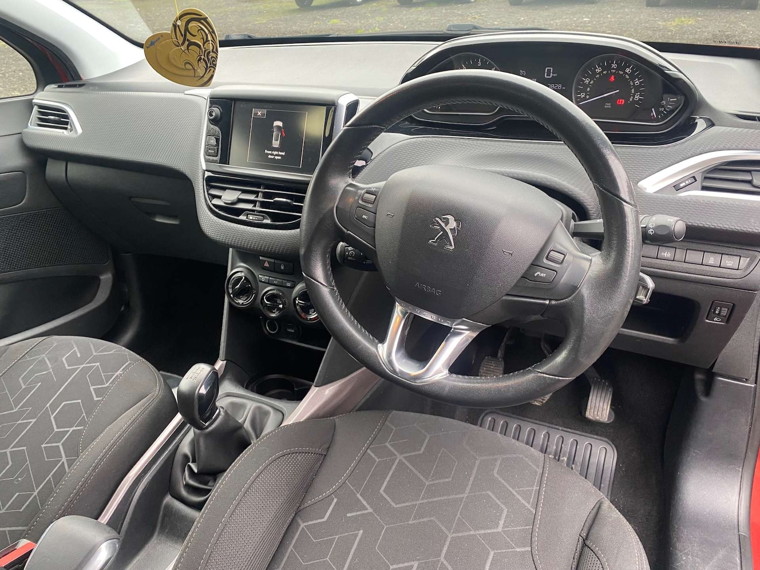 Used Peugeot 2008 2015 for sale - 77531902: Photo 15