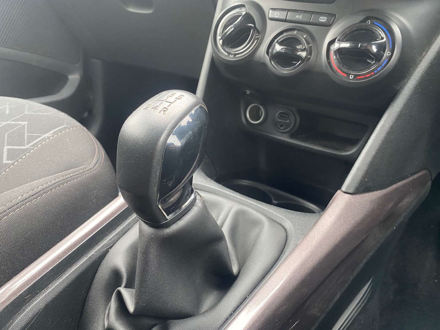 Used Peugeot 2008 2015 for sale - 77531902: Photo 16