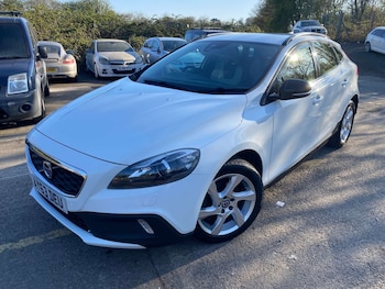 2013 - 1.6 V40 Cross Country Luxury D2 5dr
