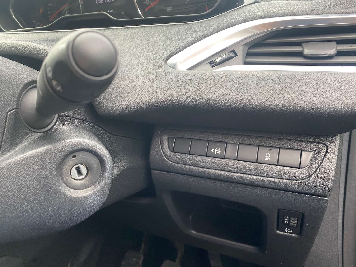 Used Peugeot 208 2014 for sale - 76333094: Photo 21