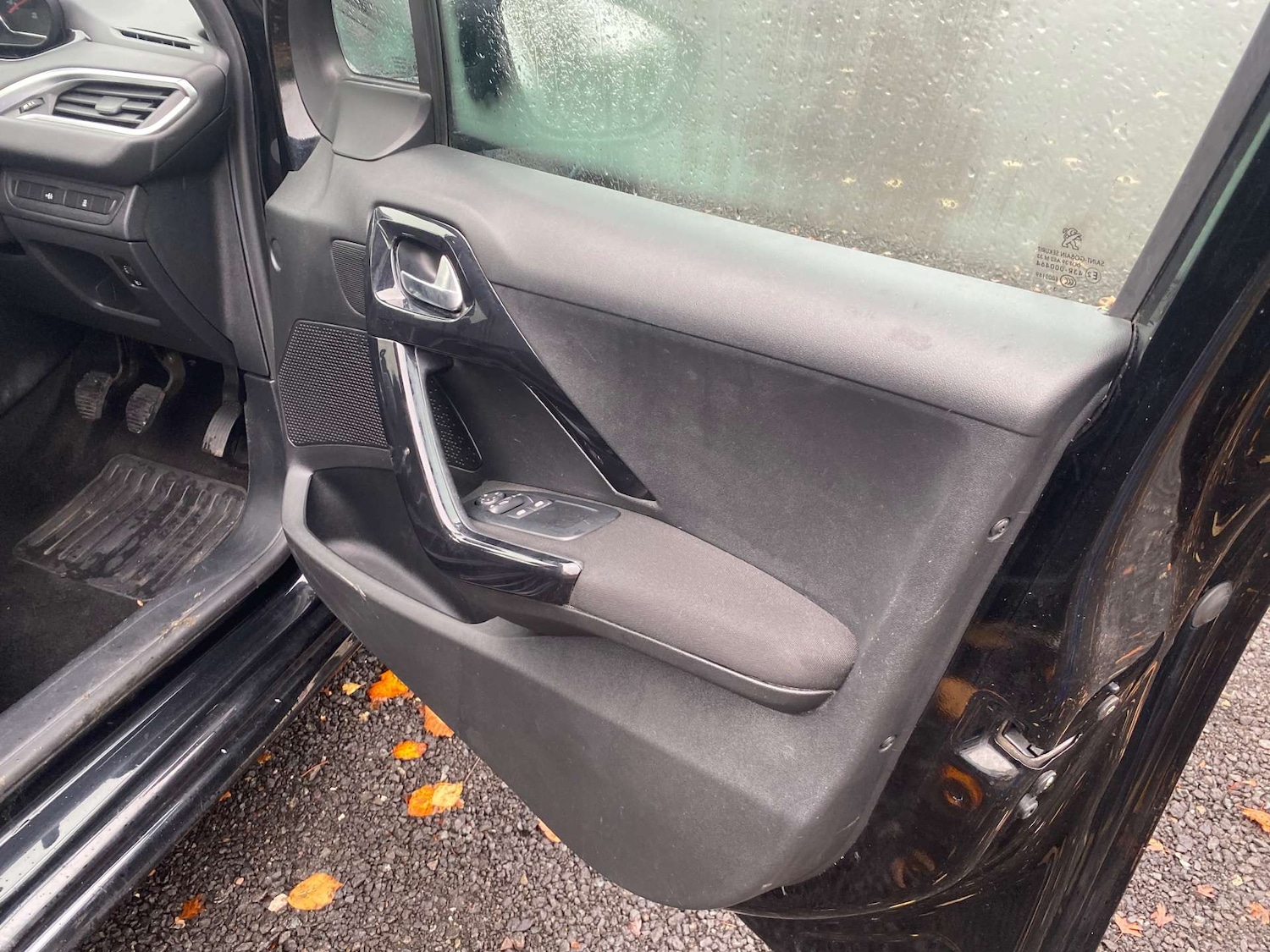 Used Peugeot 208 2014 for sale - 76333094: Photo 28