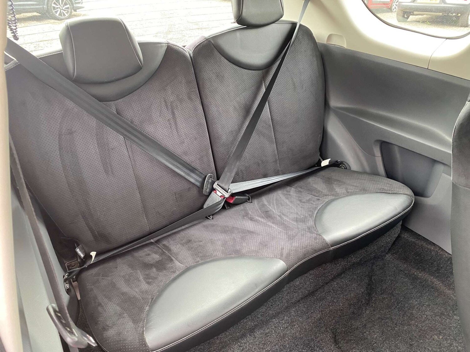 Used Toyota AYGO 2011 for sale - 78031092: Photo 24