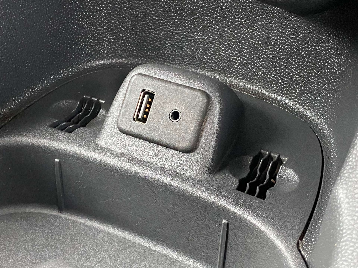 Used Vauxhall Corsa 2013 for sale - 77780987: Photo 24