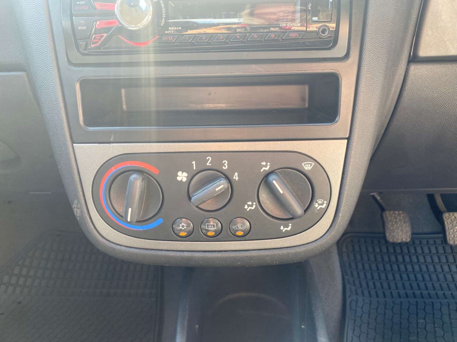 Vauxhall Corsa 2005 - 1.2 Design Twinport 5dr - Image 26