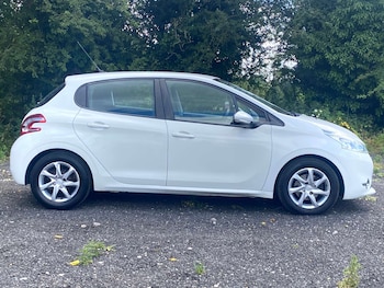 Used Peugeot 208 2013 for sale - 79261291: Photo