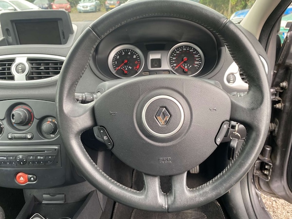 Used Renault Clio 2010 for sale - 75716850: Photo 16