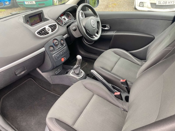 Used Renault Clio 2010 for sale - 75716850: Photo 17