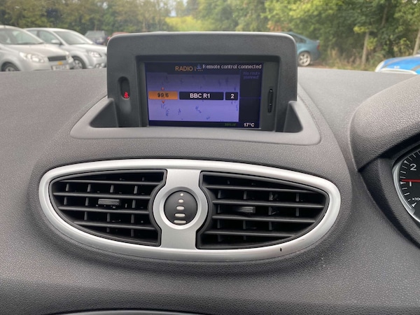 Used Renault Clio 2010 for sale - 75716850: Photo 19