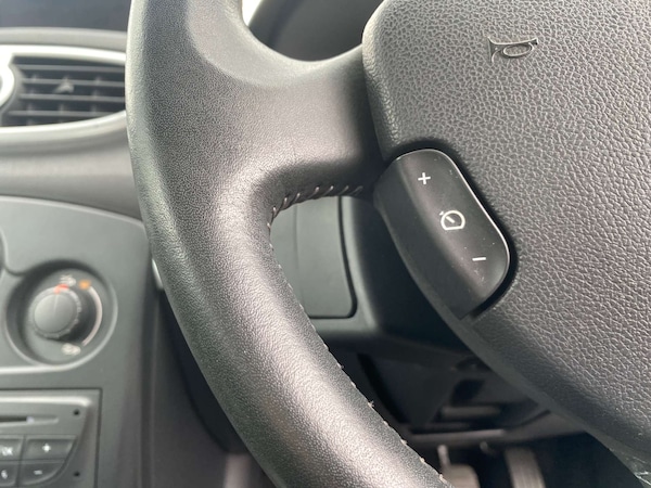 Used Renault Clio 2010 for sale - 75716850: Photo 24