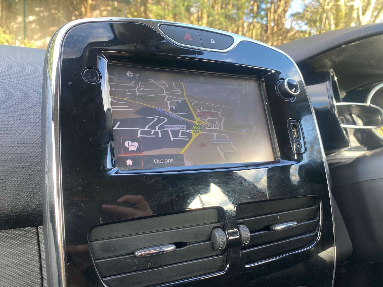 Used Renault Clio 2013 for sale - 77880369: Photo 19