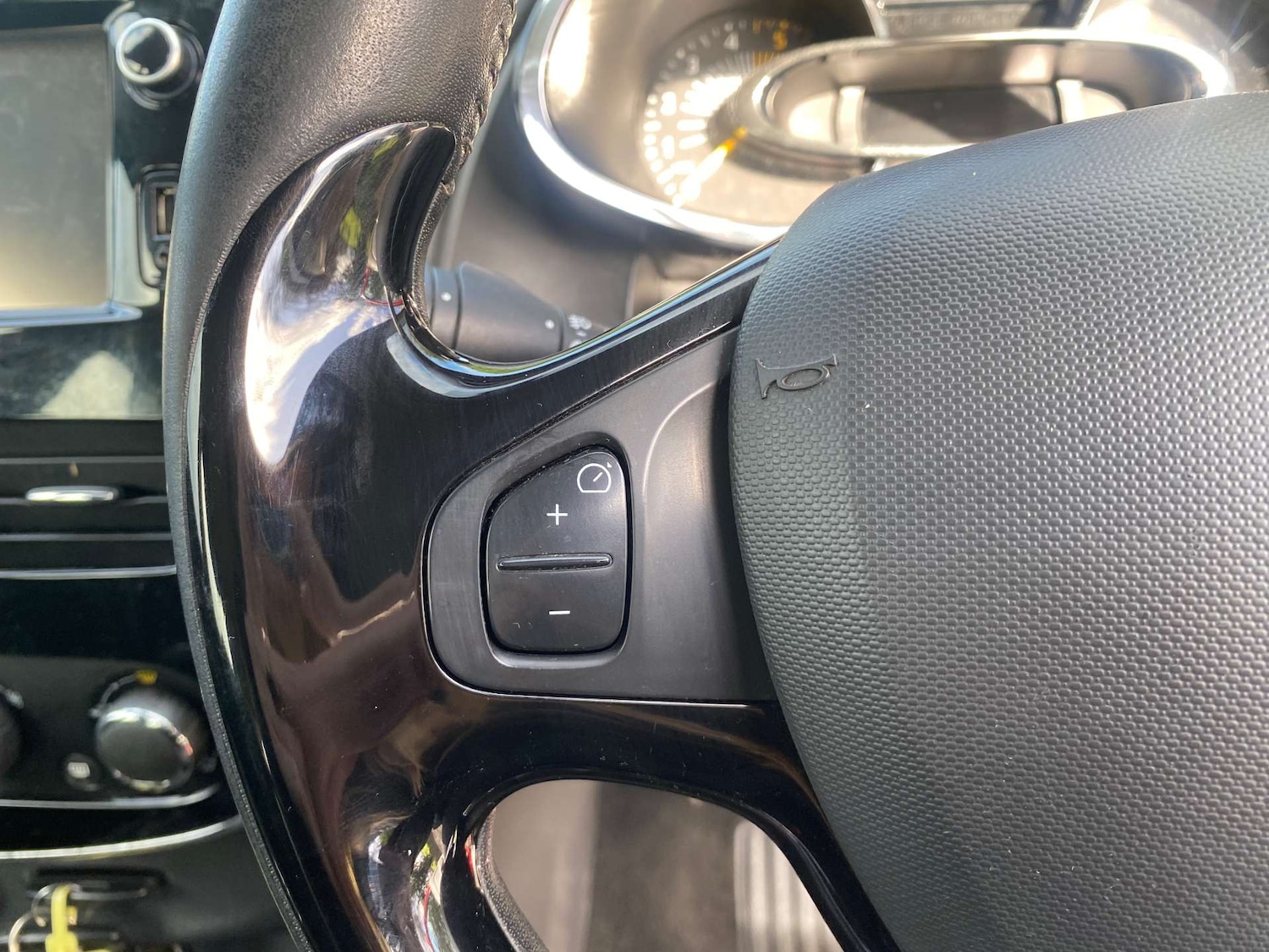 Used Renault Clio 2013 for sale - 77880369: Photo 24