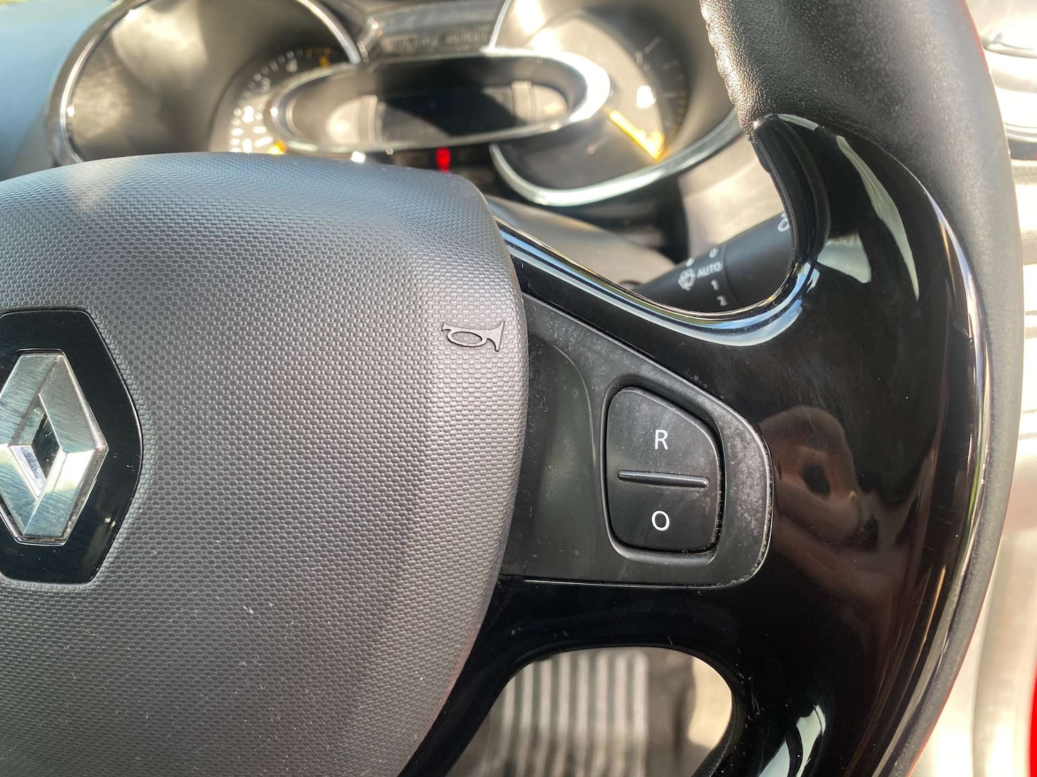 Used Renault Clio 2013 for sale - 77880369: Photo 25