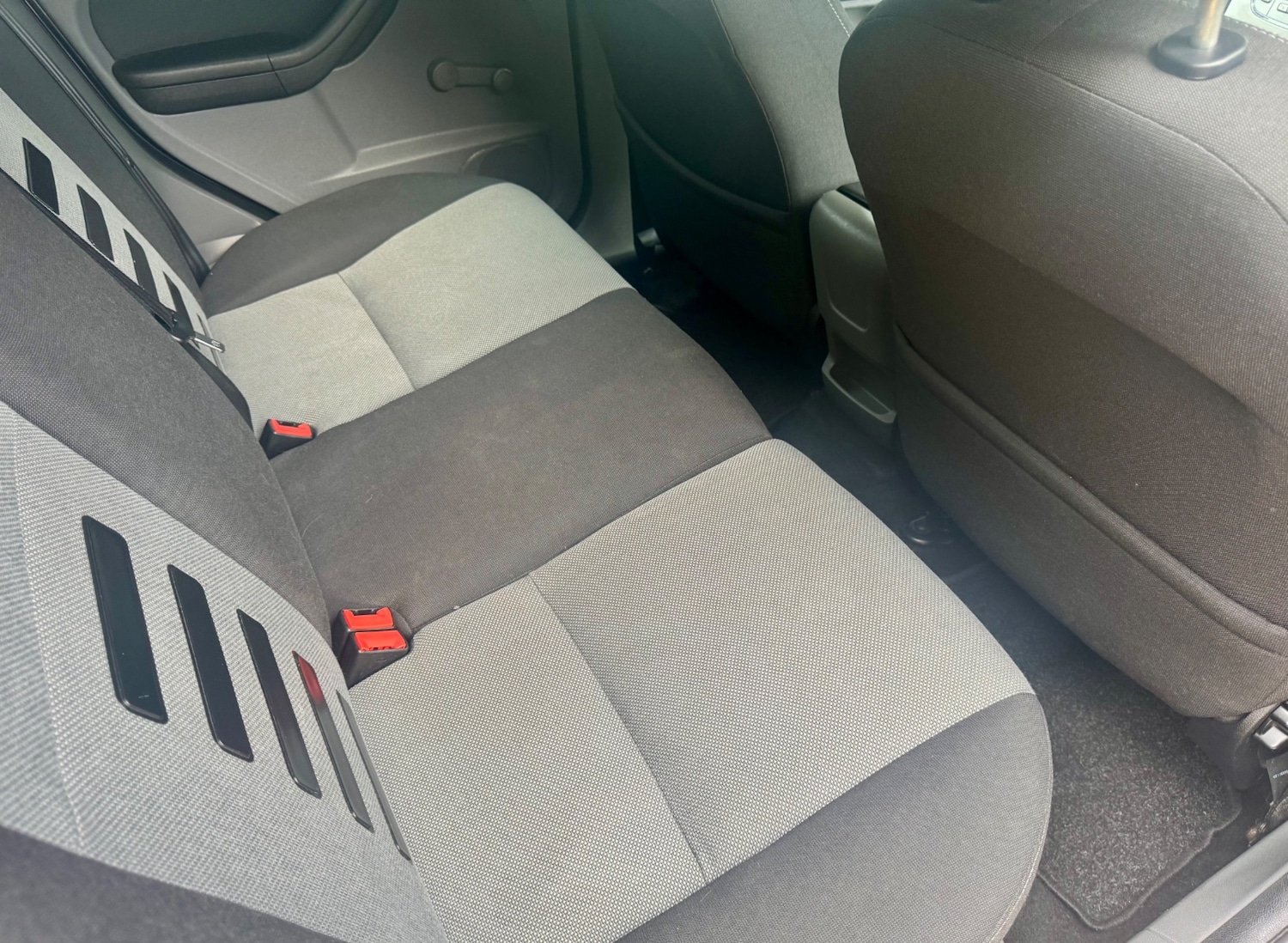 Used Ford Focus 2010 for sale - 74446453: Photo 10