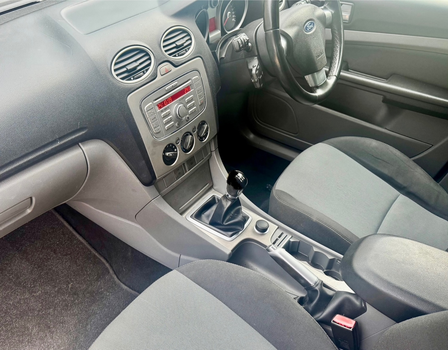 Used Ford Focus 2010 for sale - 74446453: Photo 8