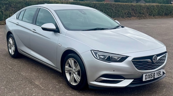 Used Vauxhall Insignia 2018 for sale - 75640997: Photo 2