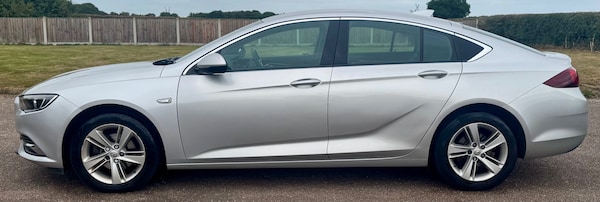 Used Vauxhall Insignia 2018 for sale - 75640997: Photo 3