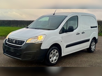 Used Peugeot Partner 2018 for sale - 77088524: Photo