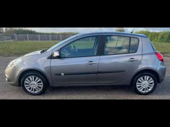 Used Renault Clio 2010 for sale - 74463111: Photo