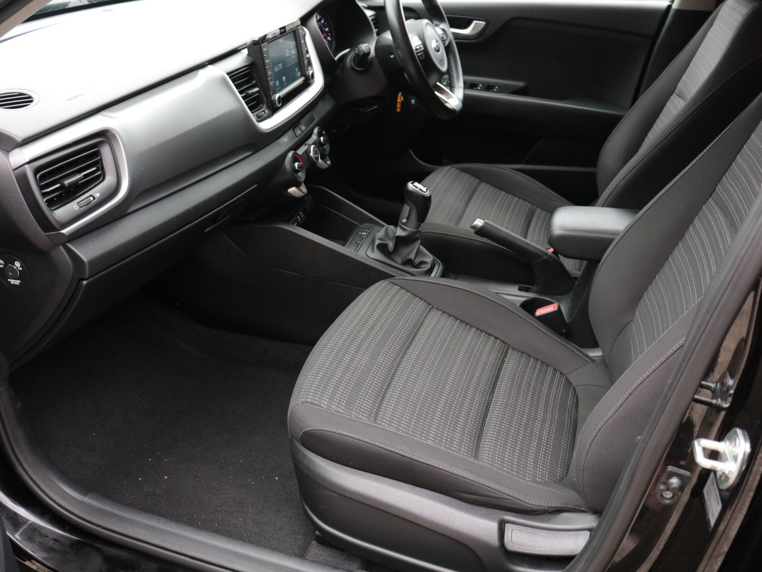 Used Kia Stonic 2018 for sale - 76561937: Photo 15