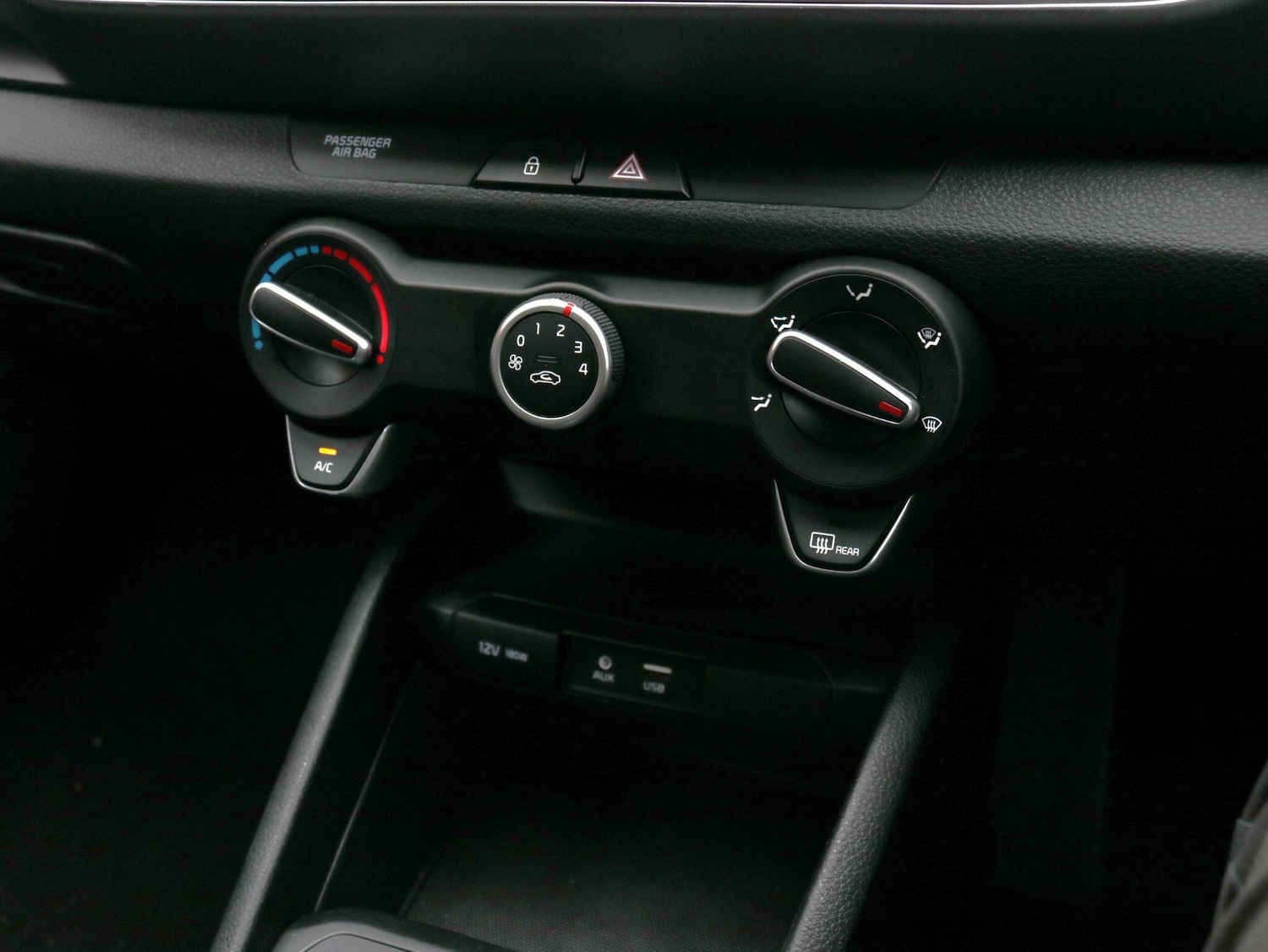 Used Kia Stonic 2018 for sale - 76561937: Photo 19