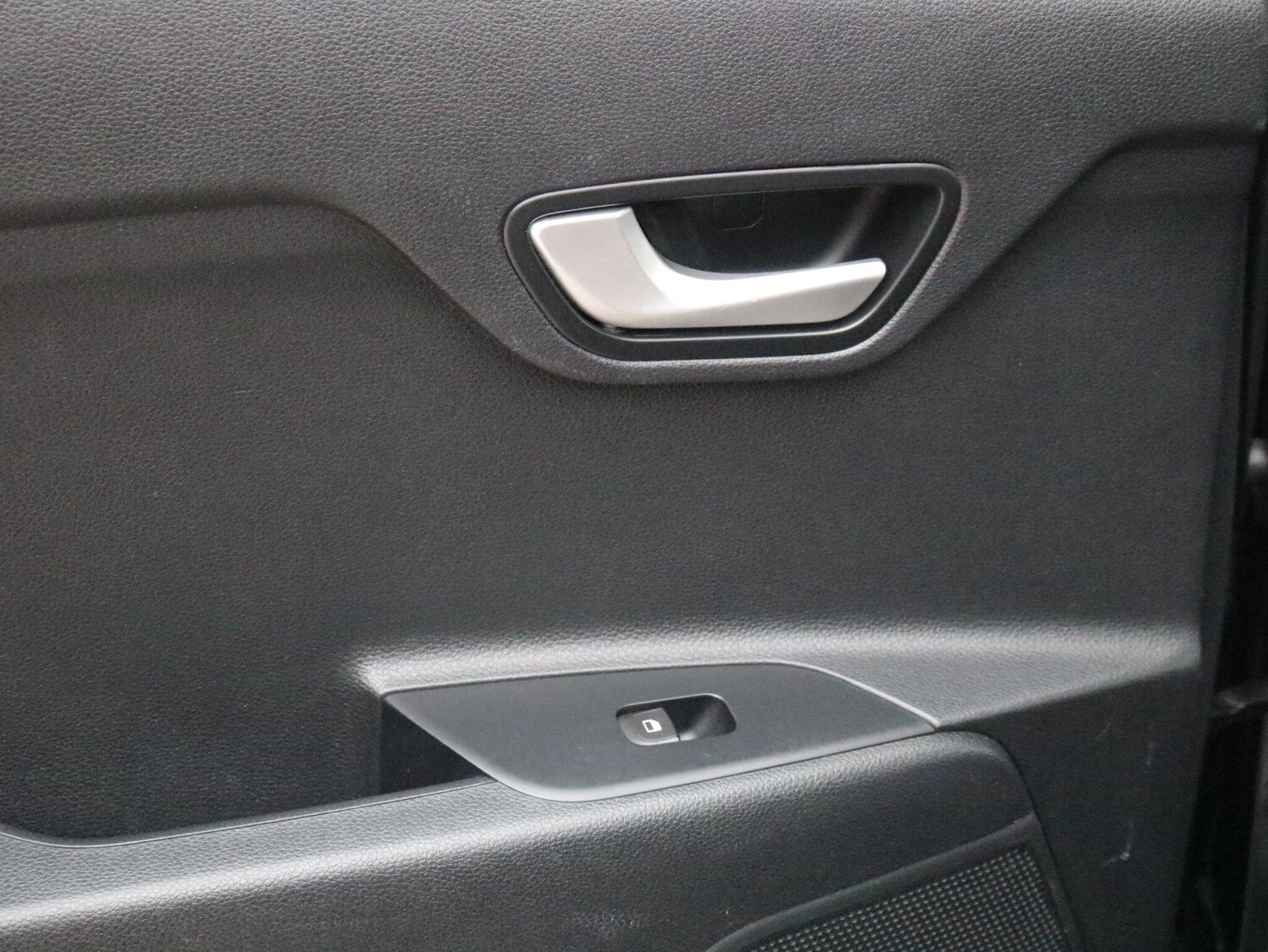 Used Kia Stonic 2018 for sale - 76561937: Photo 25