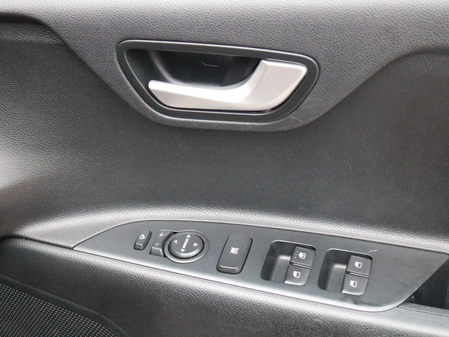 Used Kia Stonic 2018 for sale - 76561937: Photo 26