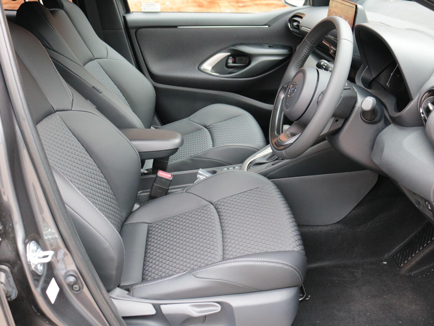 Used Mazda Mazda2 HYBRID 2025 for sale - 76378056: Photo 13