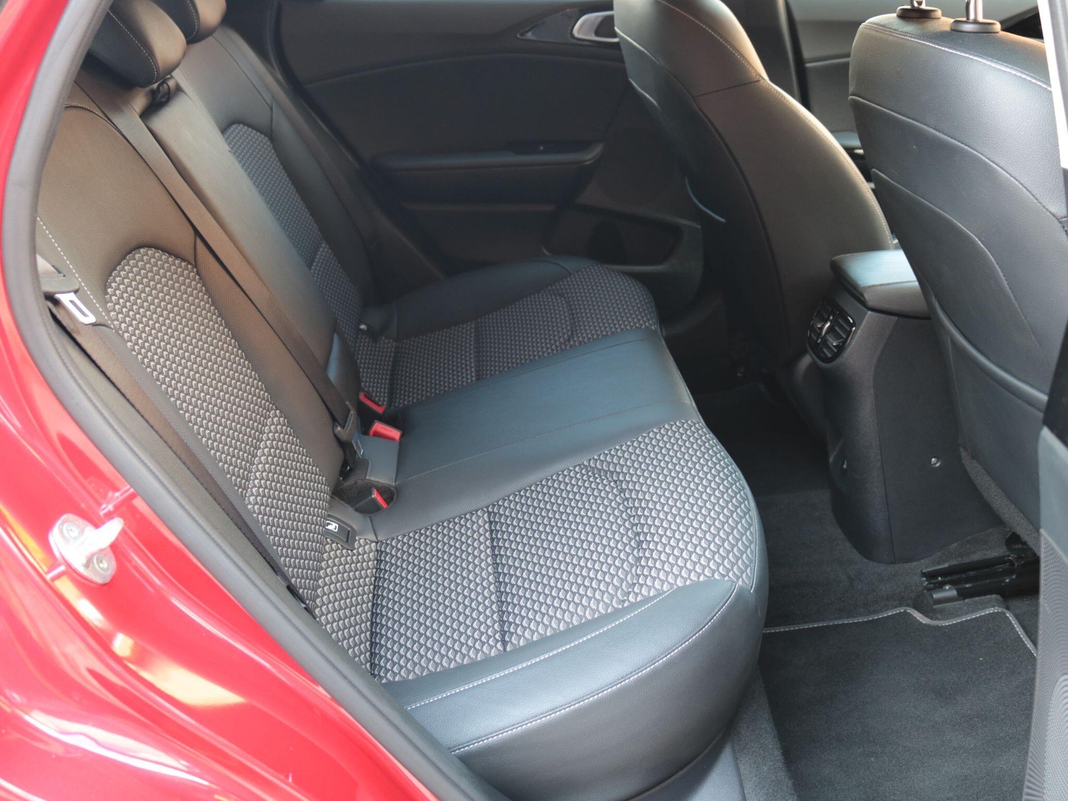 Used Kia XCeed 2023 for sale - 76572108: Photo 24