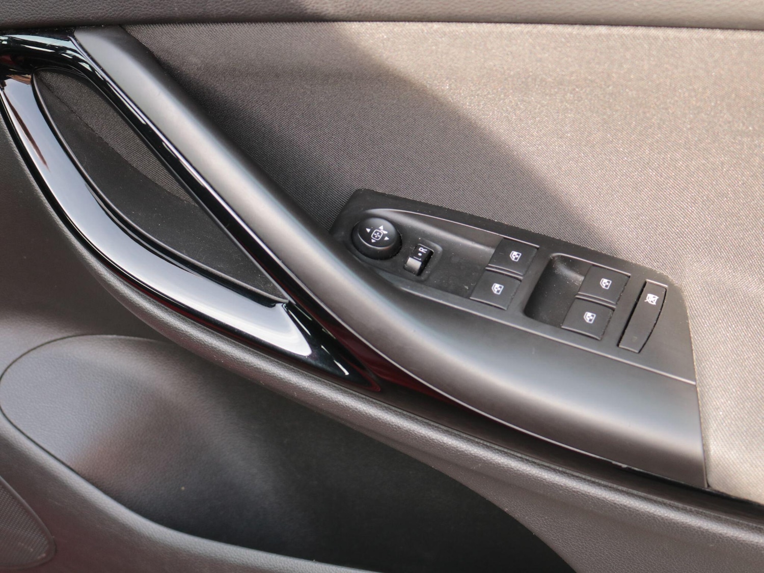 Used Vauxhall Astra for sale - 77977701: Photo 25