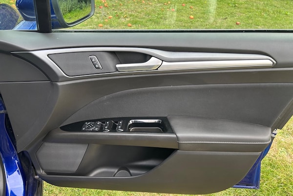 Used Ford Mondeo 2015 for sale - 76260504: Photo 31
